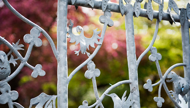 metal gate