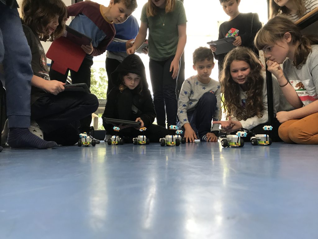 Lower School students making lego robots