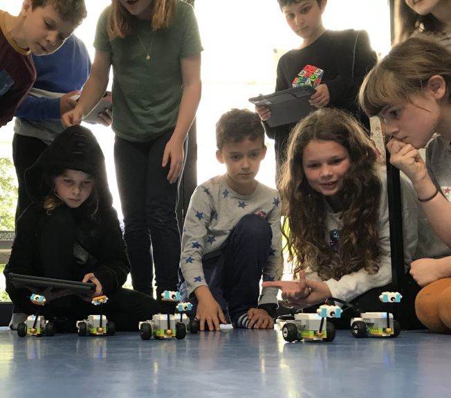 Lower School students making lego robots