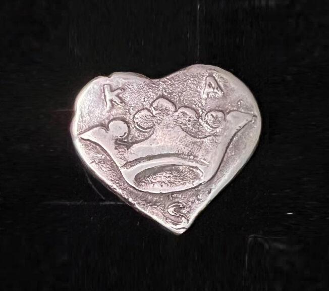 Brooch (1)
